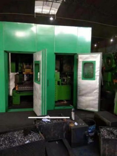 ���M����